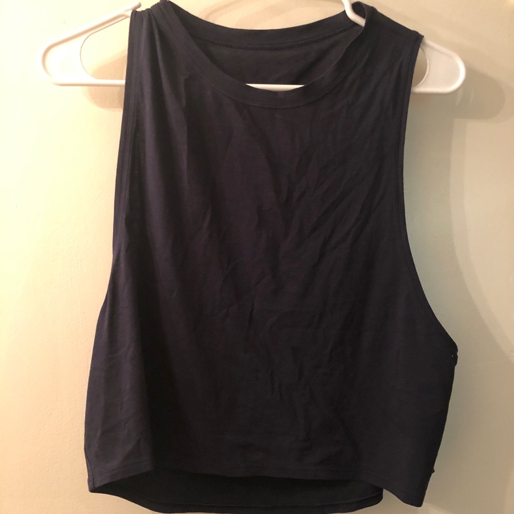 Navy lululemon muscle crop tank w/cutout on back